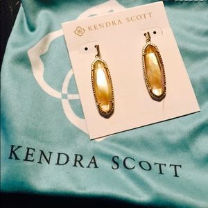 Never Worn! Kendra Scott peach illusion earrings